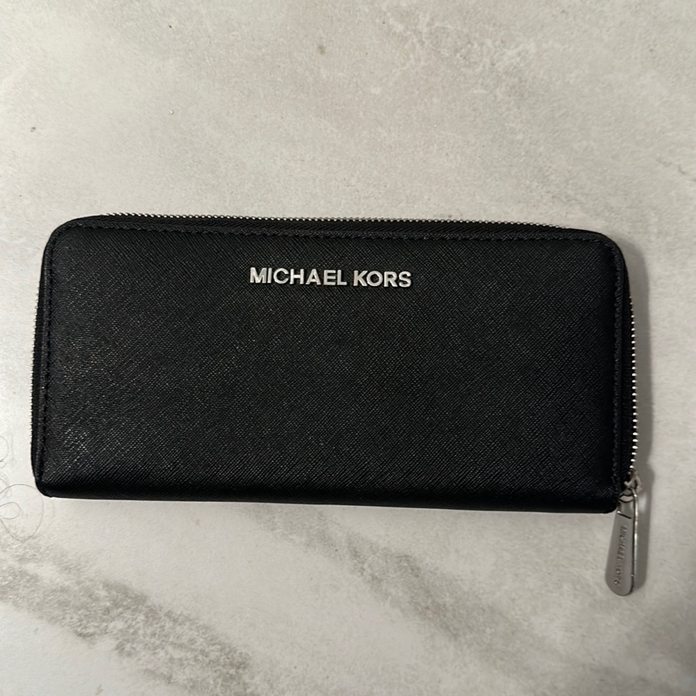 Michael Kors Jet Set Travel- Continental Wallet